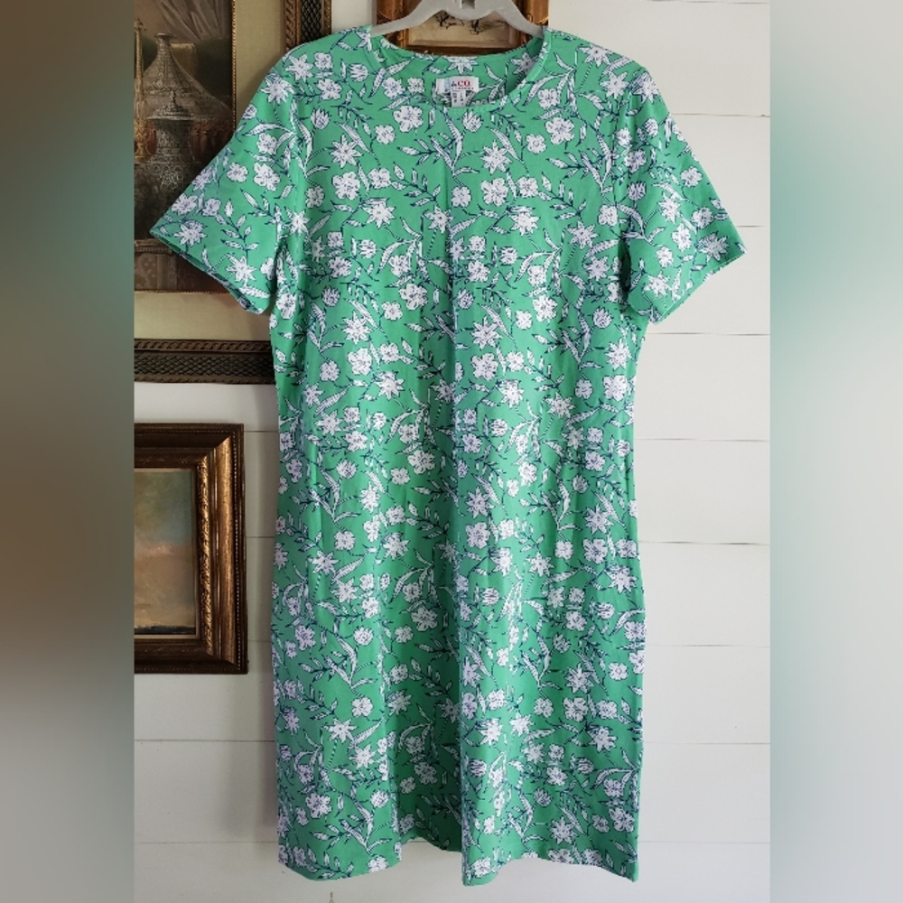 D & Co. Dress, Size M, never worn